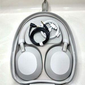 Sony WH1000xm5 Wireless Noise Canceling Headphones in White + Carrying Case XM5
